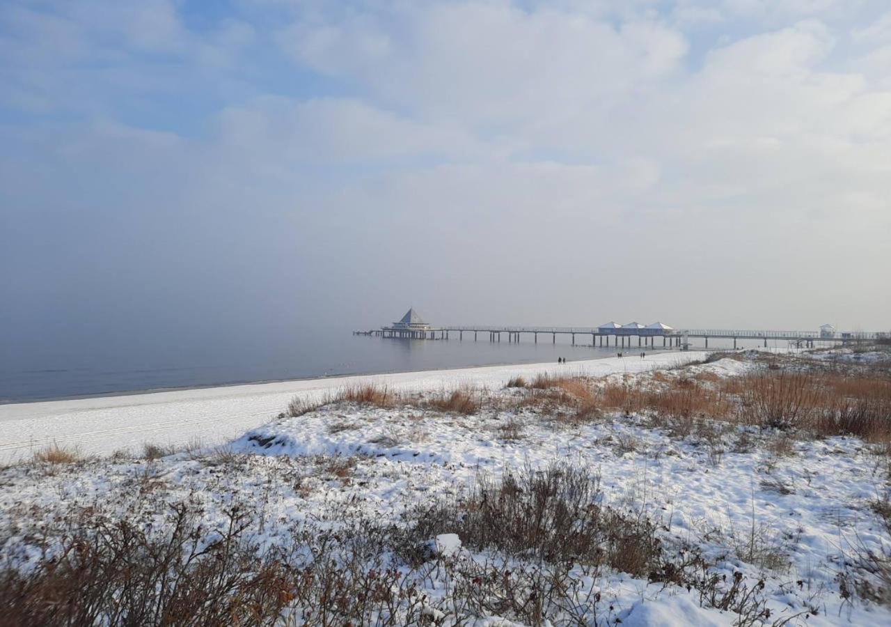 Modernes Reetdach-Ostseeferienhaus Bella Mare, Insel Usedom Mit Sauna, Kamin & Sonnenterrasse Zirchow ภายนอก รูปภาพ